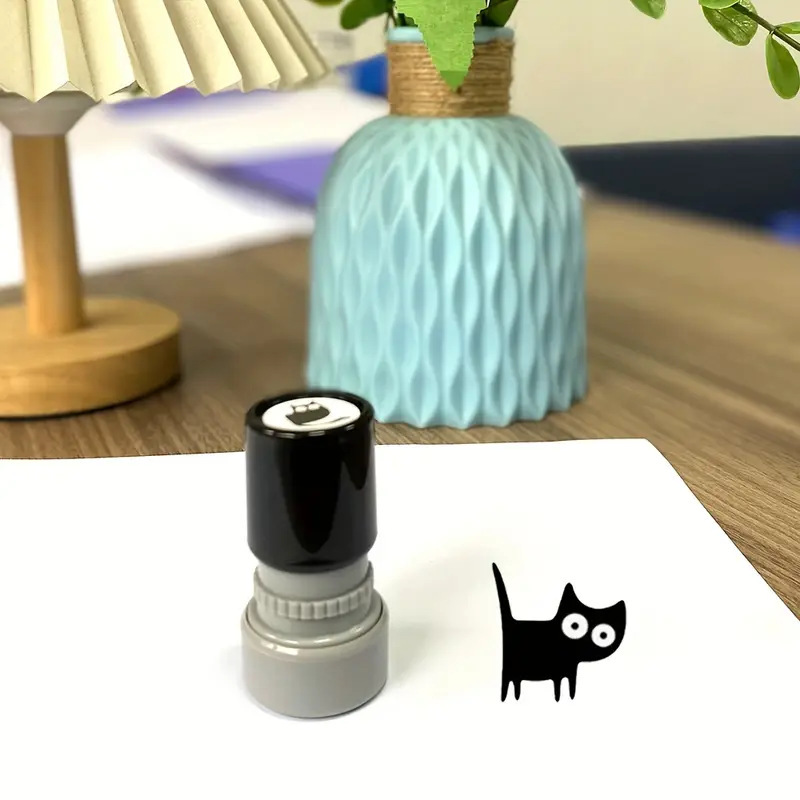 Adorable Tilted Neck Black Cat - Art Craft Journal recension och pris