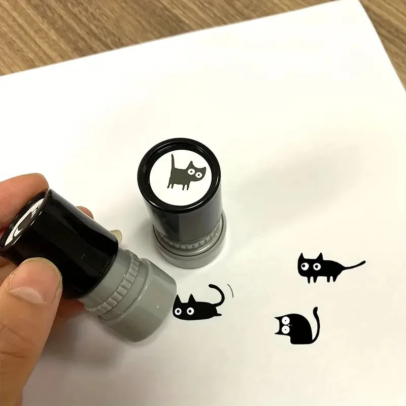 Adorable Tilted Neck Black Cat - Art Craft Journal recension och pris